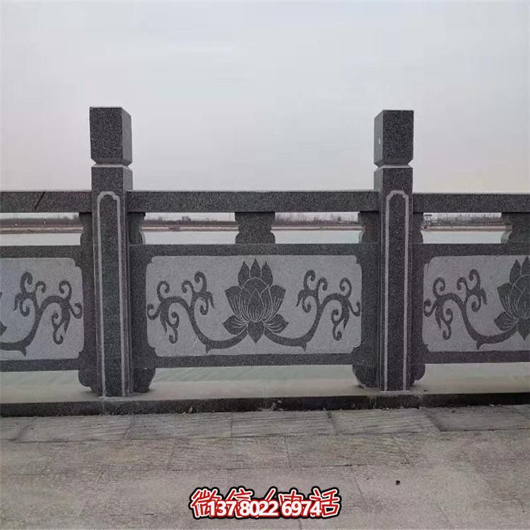 花崗巖護欄——完美結合精美雕刻與經(jīng)典欄桿扶手，為寺廟景點(diǎn)帶來(lái)外觀(guān)華麗的裝飾