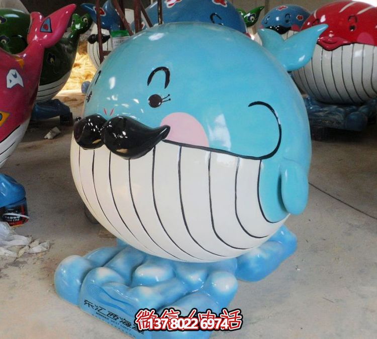 游樂(lè )園玻璃鋼彩繪鯨魚(yú)卡通雕塑