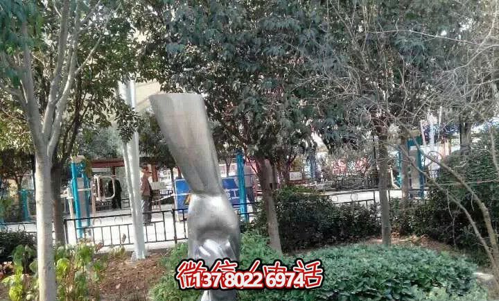 不銹鋼兒童雕塑——讓孩子們在學(xué)校里拉大手，拋光小手