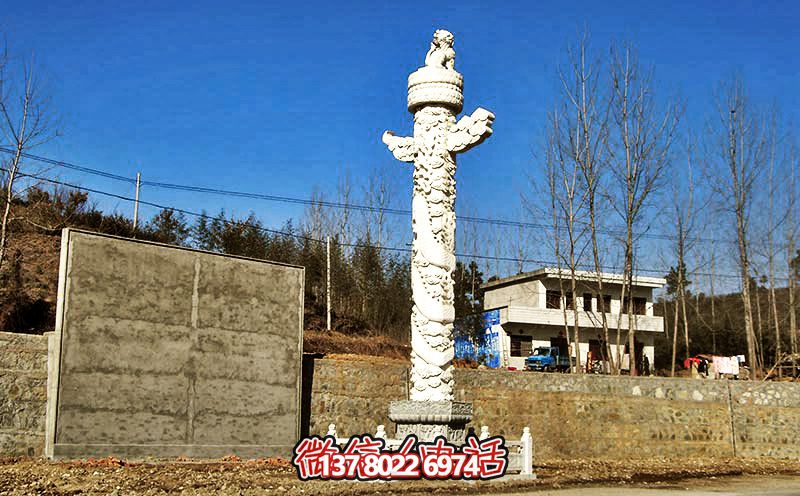 漢白玉華表雕塑，點(diǎn)綴農村廣場(chǎng)