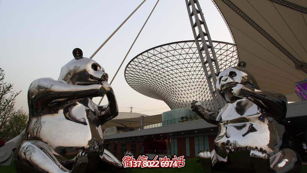 不銹鋼卡通熊貓雕塑，為動(dòng)物園擺放鏡面裝飾