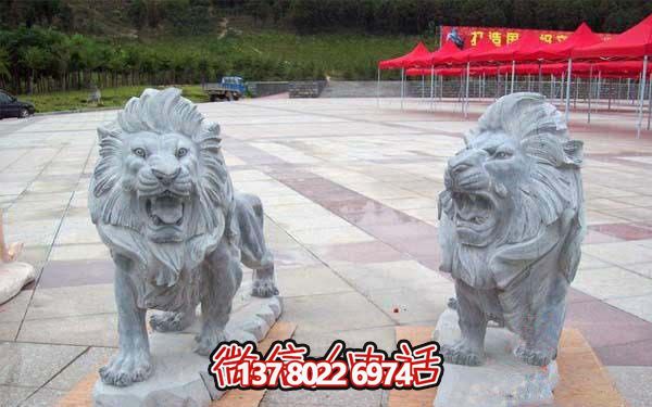 大型石雕獅子雕塑，給景區帶來(lái)濃厚的歷史氛圍
