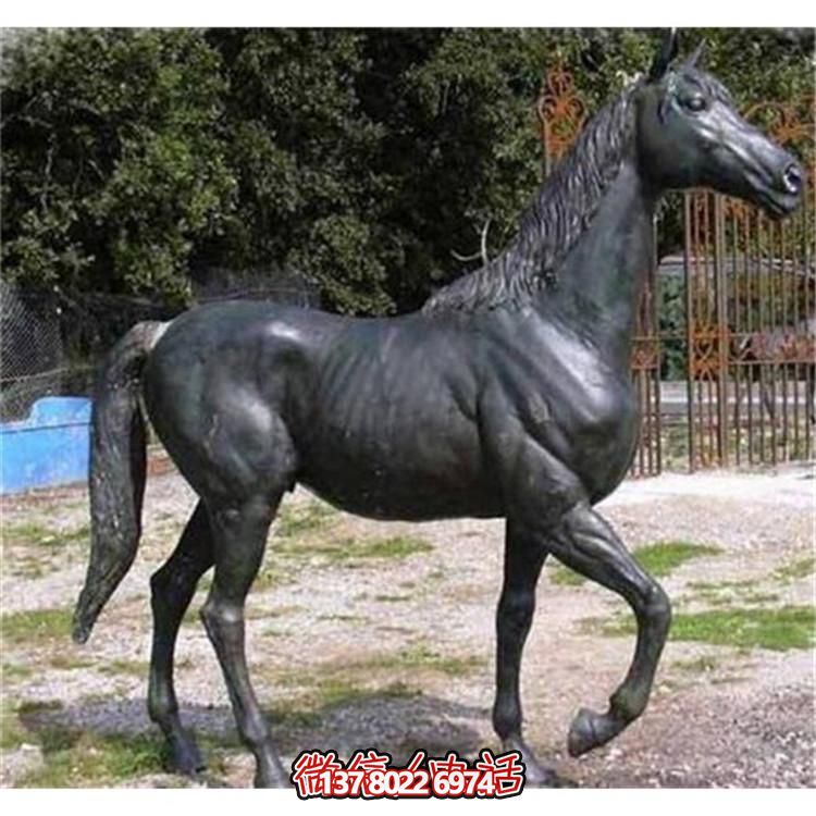 玻璃鋼仿銅馬雕塑，為園林廣場(chǎng)增添獨特魅力