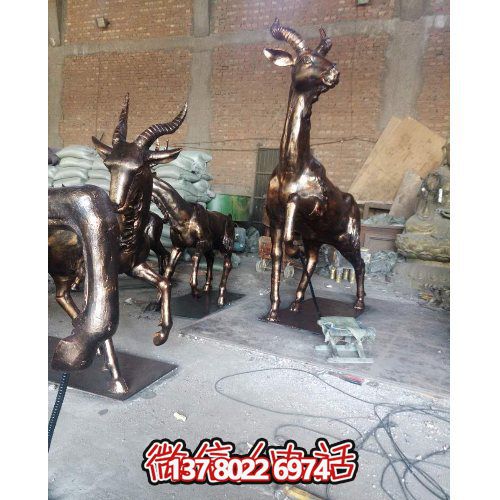 大型梅花鹿銅雕雕塑，裝點(diǎn)別墅小區