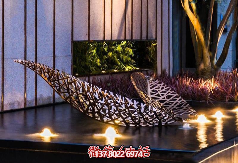 不銹鋼樹(shù)葉鏤空雕塑，給戶(hù)外和酒店環(huán)境帶來(lái)優(yōu)雅氣息