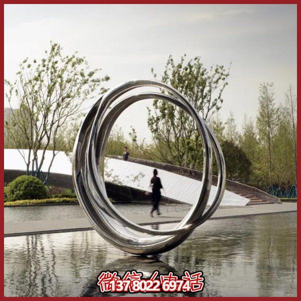 大型不銹鋼鏡面圓環(huán)擺件，點(diǎn)綴園林環(huán)境