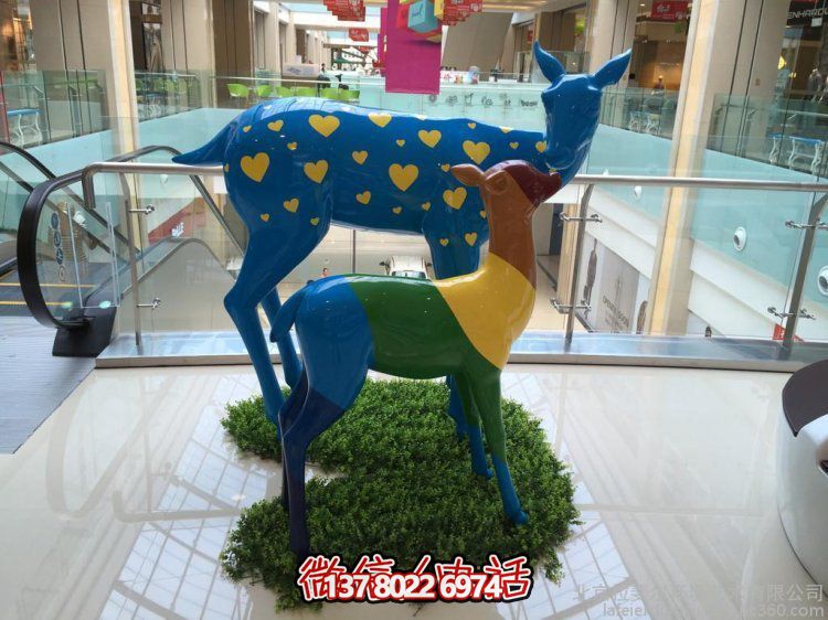玻璃鋼手工彩繪小鹿擺件，為你的商場(chǎng)增添溫馨美感