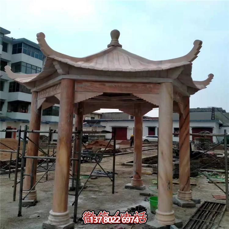 仿古涼亭，盡情欣賞晚霞染紅的美景