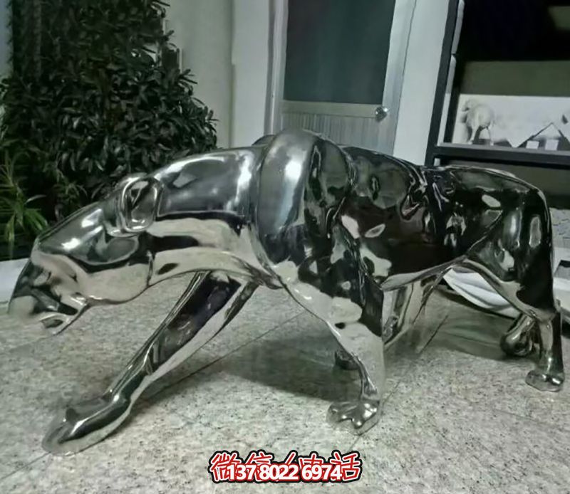 不銹鋼鏡面拋光雕塑——金錢(qián)豹行走