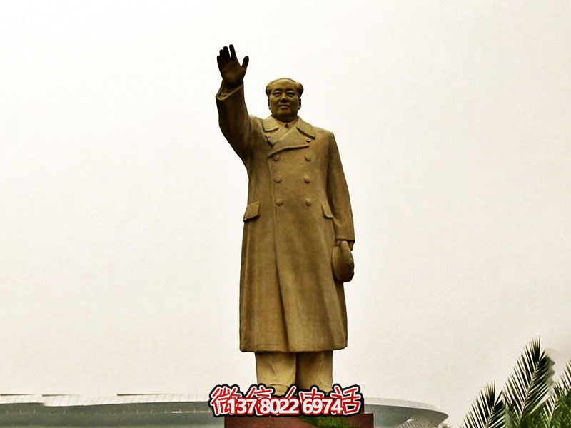 毛澤東偉人銅雕揮手，宣揚偉大精神！