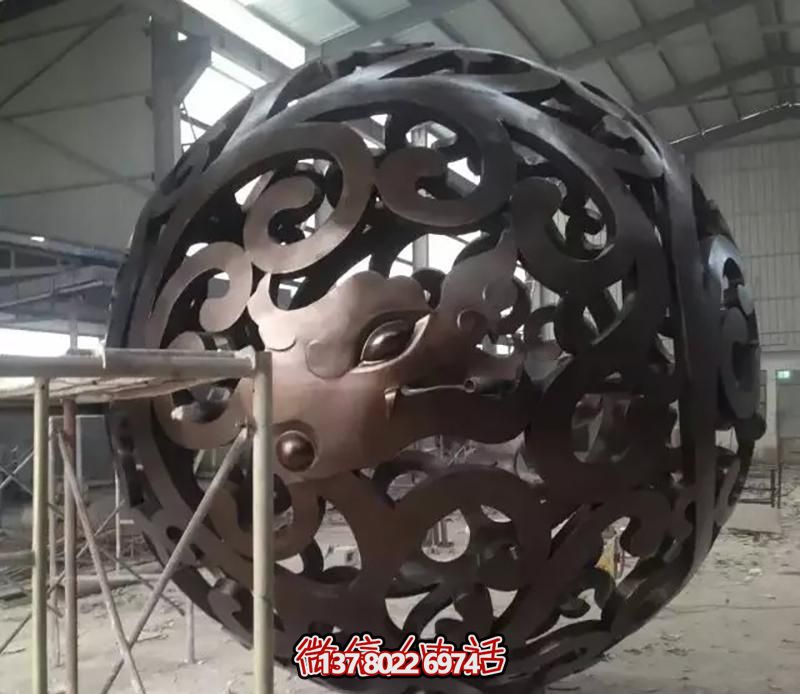 創(chuàng )意銅雕鏤空球庭院雕塑 創(chuàng )意銅雕鏤空球庭院雕塑