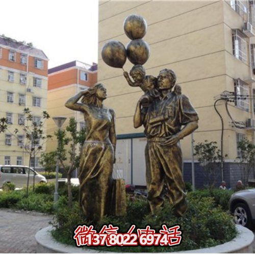 玻璃鋼仿銅人物雕塑，讓您的小區環(huán)境更加完美！