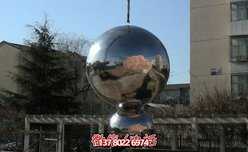 不銹鋼球體雕塑，鏡面反光，室外裝點(diǎn)美化