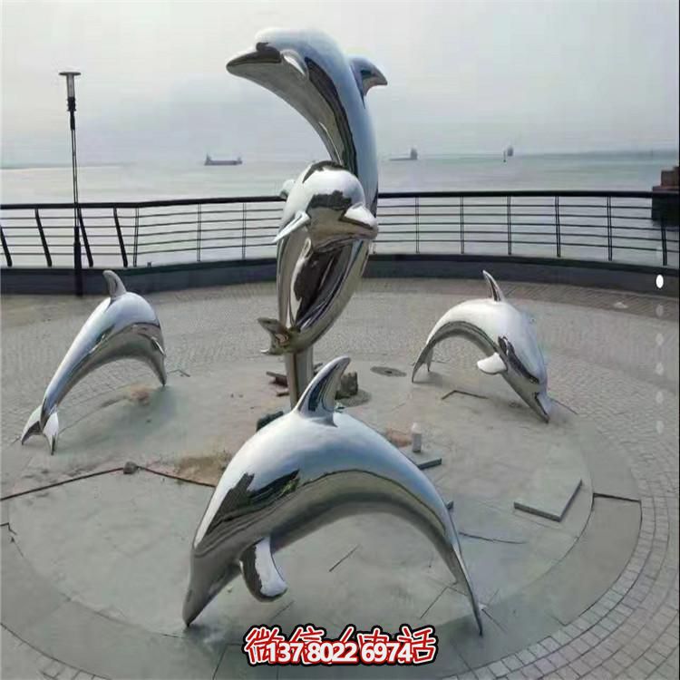 不銹鋼海豚雕塑，讓海邊的廣場(chǎng)更加美觀(guān)