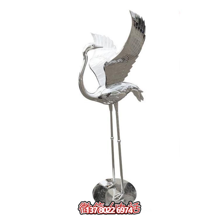 鏡面不銹鋼仙鶴雕塑，質(zhì)樸自然，展翅回頭