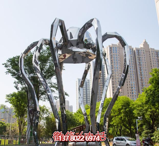 不銹鋼長(cháng)腿螃蟹雕塑，為公園增添創(chuàng  )意裝飾