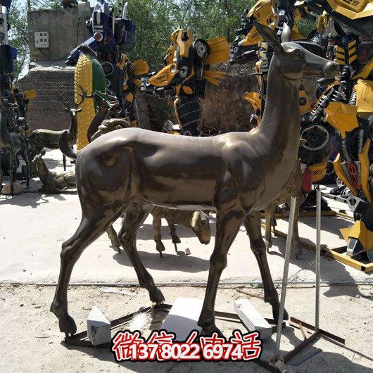 精美雕塑鹿，點(diǎn)綴園林景觀(guān)，增添藝術(shù)氣息