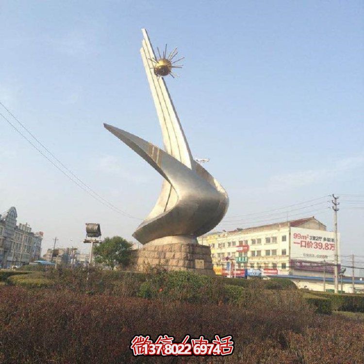 大型不銹鋼鏡面擺件，點(diǎn)綴美麗園林景觀(guān)
