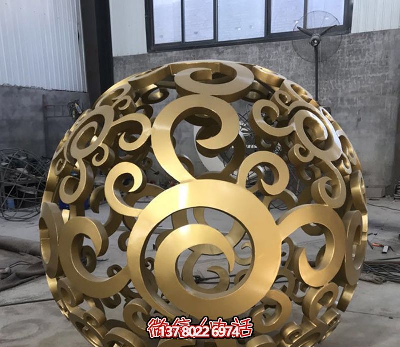 不銹鋼鏤空球雕塑，美化戶(hù)外景觀(guān)