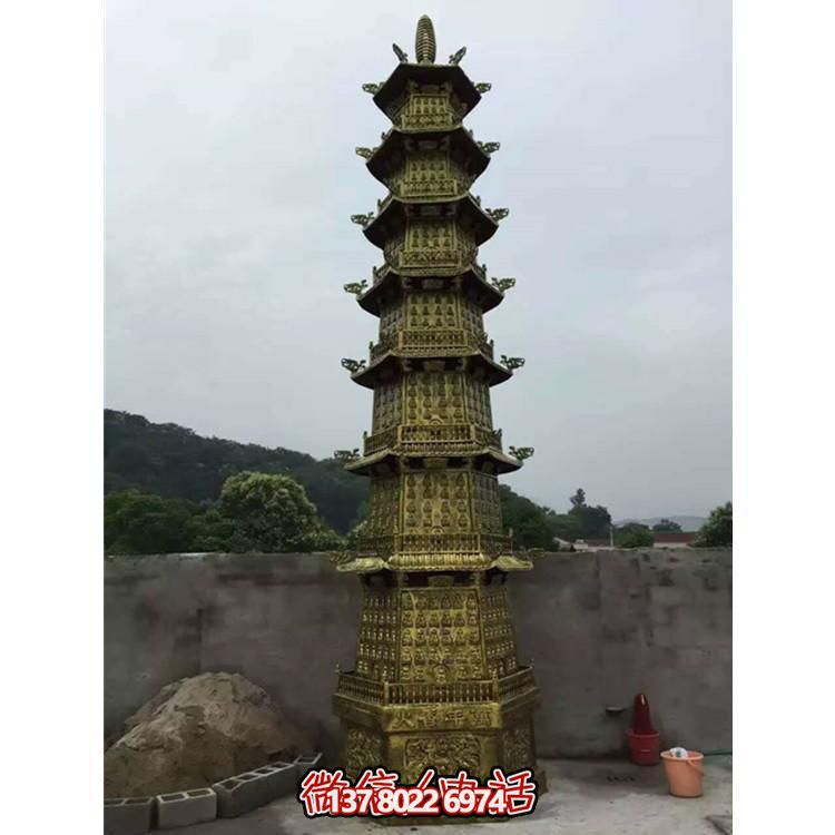 欣賞傳統文化，體驗多層銅雕香爐的大型景區