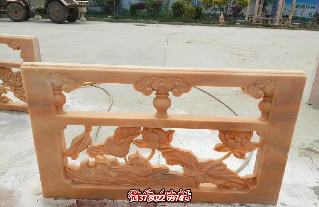 紅色浮雕護欄，點(diǎn)綴陽(yáng)臺庭院裝飾
