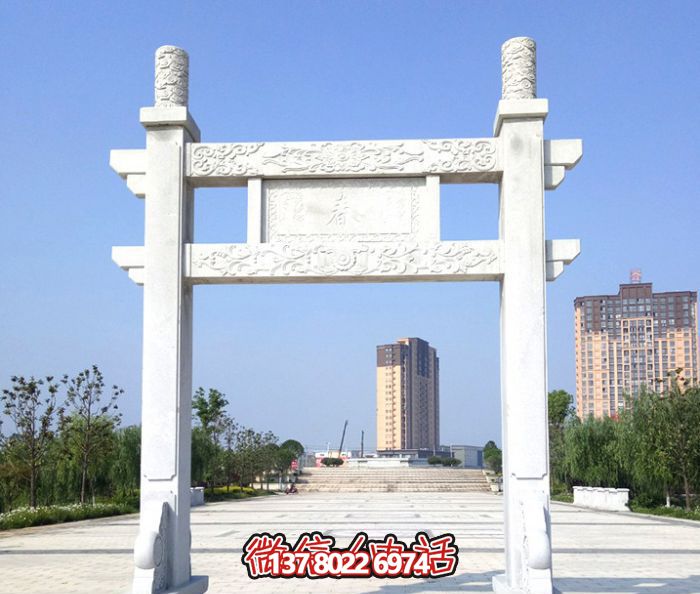 簡(jiǎn)易大理石牌樓，為公園廣場(chǎng)擺放單門(mén)