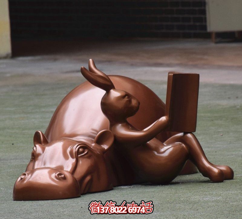玻璃創(chuàng  )意海馬雕塑，擺放于場(chǎng)內，點(diǎn)綴你的生活