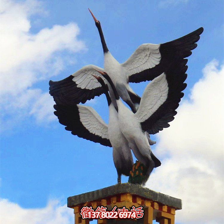 大型玻璃鋼仿真仙鶴雕塑，為公園廣場(chǎng)擺放