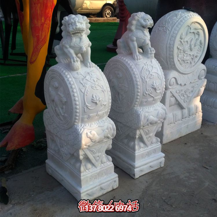 濃縮漢文化，以仿古建筑漢白玉雕塑裝點(diǎn)宮殿門(mén)墩