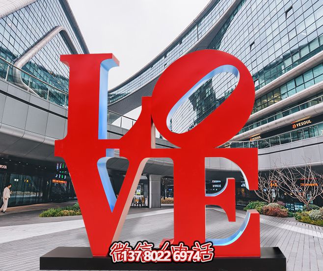 大型商場(chǎng)里擺放的紅色的玻璃鋼創(chuàng )意LOVE雕塑 大型商場(chǎng)里擺放的紅色的玻璃鋼創(chuàng )意LOVE雕塑
