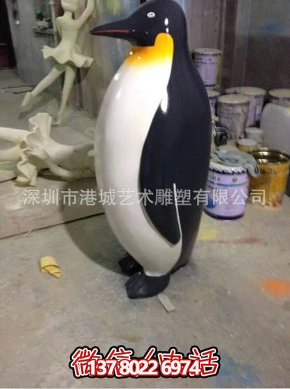 室內玻璃鋼獨自等待的童趣可愛(ài)企鵝雕塑 室內玻璃鋼獨自等待的童趣可愛(ài)企鵝雕塑