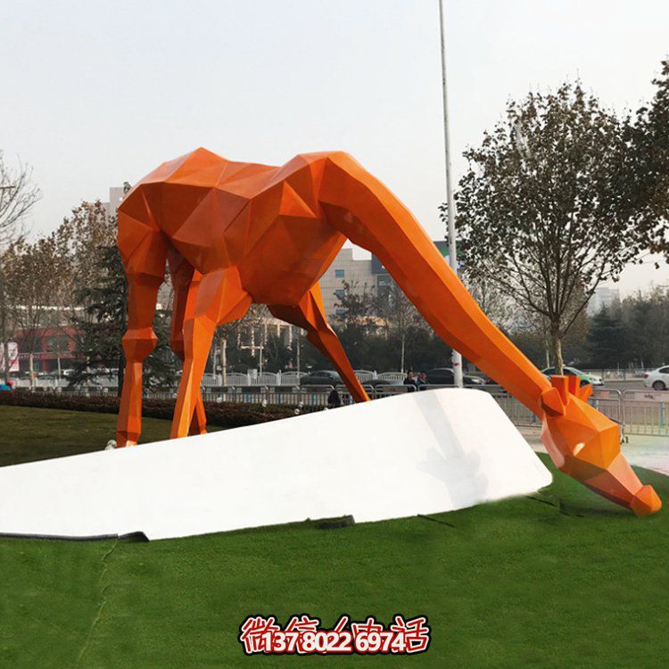 戶(hù)外園林不銹鋼幾何戶(hù)外園林大型抽象長(cháng)頸鹿雕塑