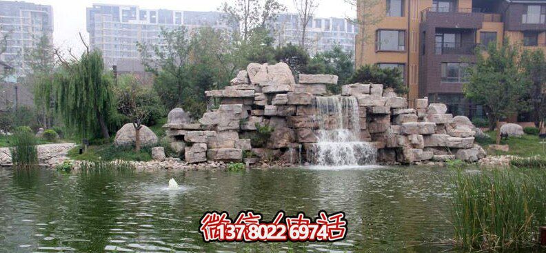 小區湖邊擺放裝飾立體山形景觀(guān)雕塑