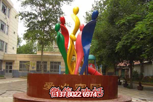 小區創(chuàng  )意抽象玻璃鋼彩色愛(ài)心雕塑