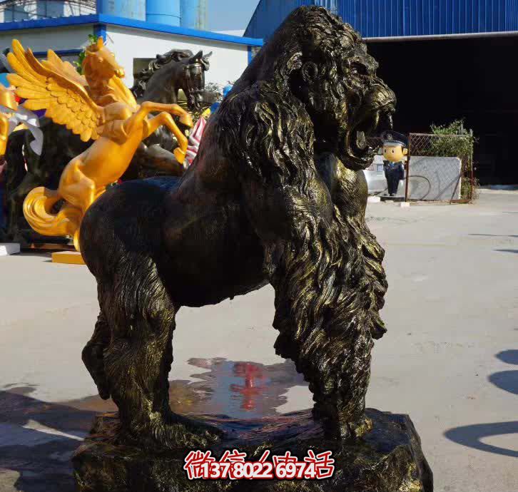 景區創(chuàng  )意抽象玻璃鋼兇猛的猩猩雕塑