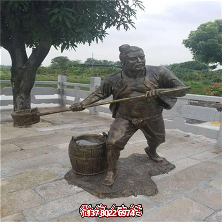 園林廣場(chǎng)擺放玻璃鋼仿銅農耕文化澆水小品人物雕塑