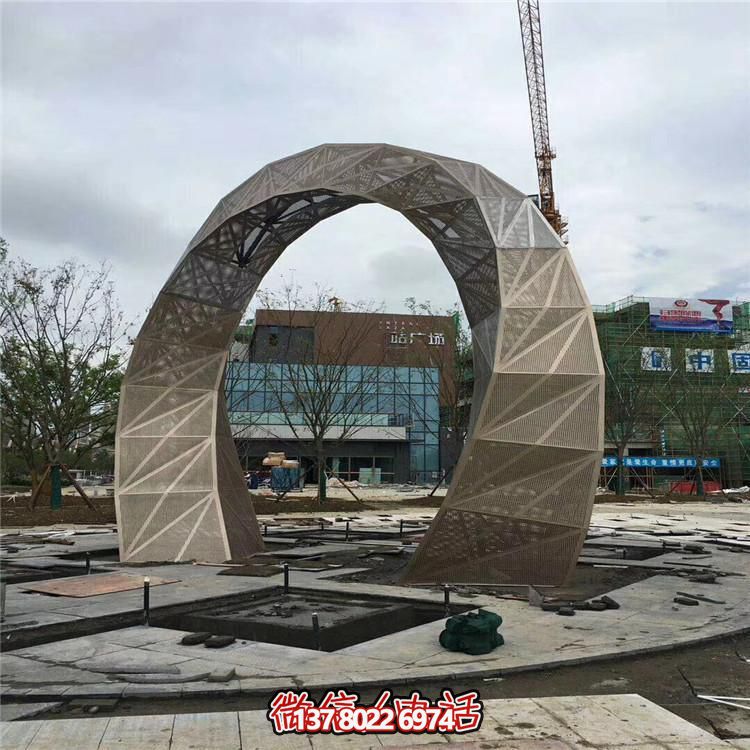 樓盤(pán)戶(hù)外水池擺放不銹鋼創(chuàng  )意拱門(mén)園林景觀(guān)雕塑