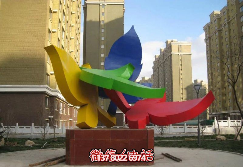 小區公園擺放彩色抽象不銹鋼樹(shù)葉雕塑