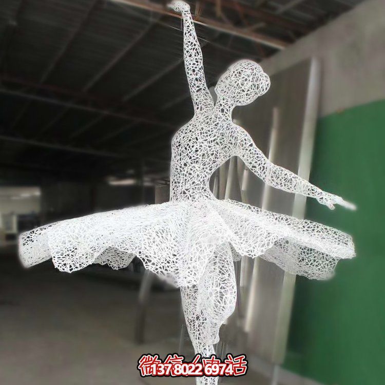 酒店會(huì )所裝飾不銹鋼網(wǎng)格抽象跳舞女孩小品雕塑水池擺件
