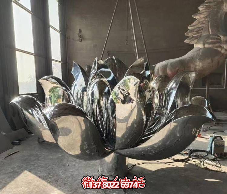 不銹鋼鏡面大型噴泉景觀(guān)蓮花雕塑