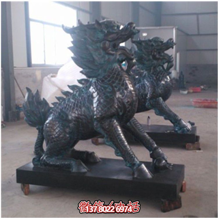 別墅門(mén)口一對大型動(dòng)物景觀(guān)不銹鋼仿古做舊麒麟雕塑